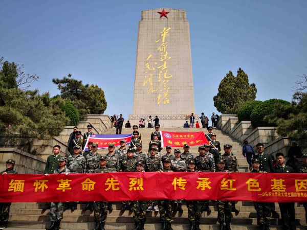 “清明时节悼战友”组图 二等奖  牟建民