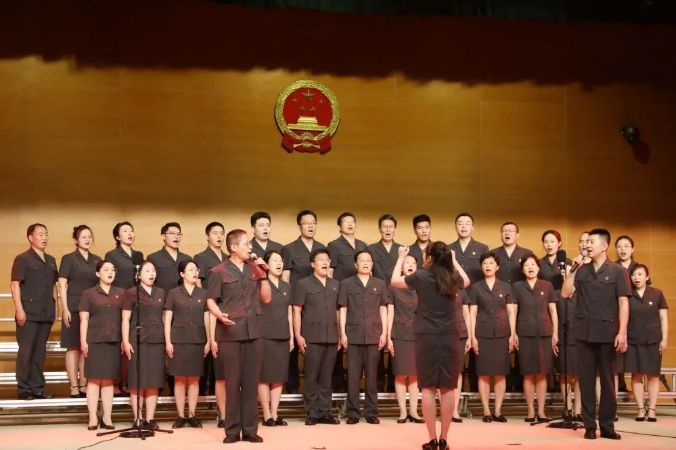 破产法庭、宣传办：《唱支山歌给党听》《我的中国心》